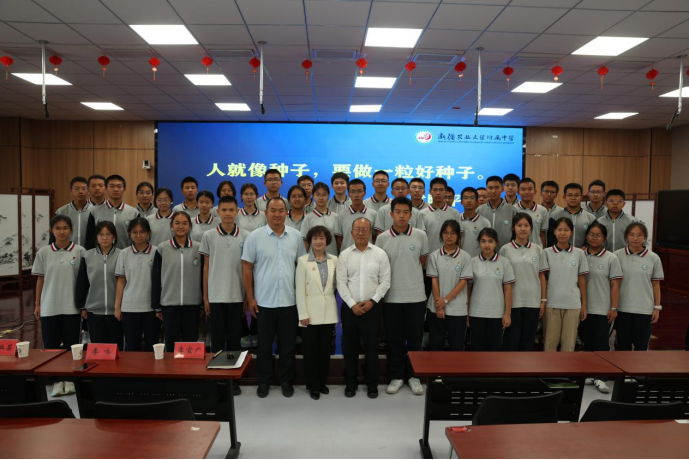 副本科学家精神百场讲坛走进新疆农大及农大附中 稻梦故事点亮少年科学理想(农大&农大附中)0916854.png
